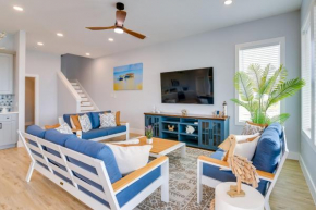 Steps to Beach Vibrant House in Galveston!